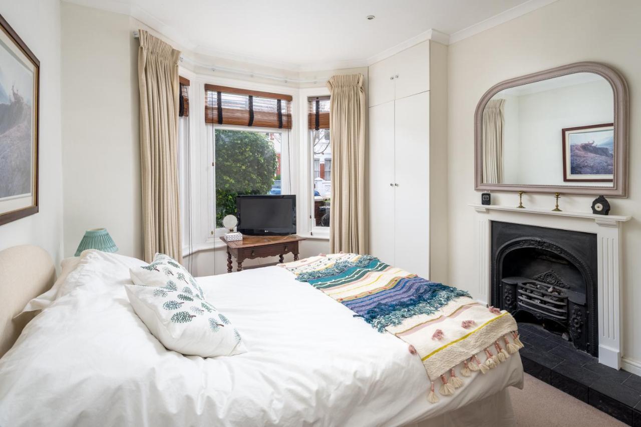Charming 2Br Flat With Patio In Hammersmith London Exterior photo