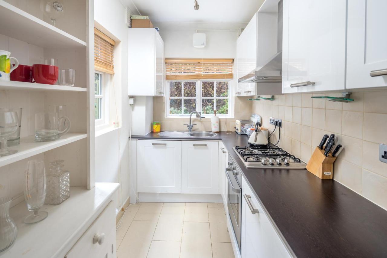 Charming 2Br Flat With Patio In Hammersmith London Exterior photo