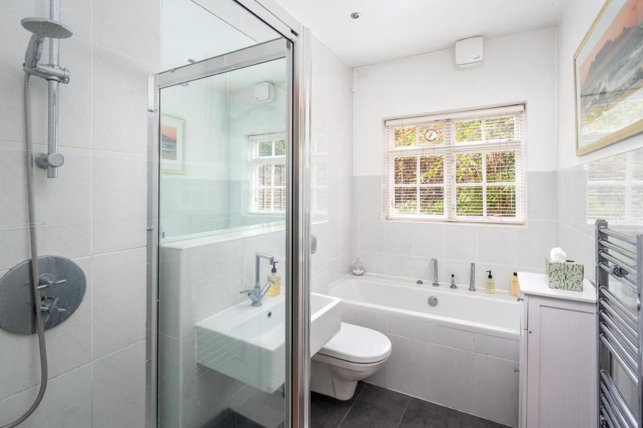 Charming 2Br Flat With Patio In Hammersmith London Exterior photo