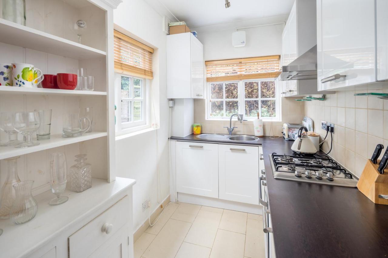Charming 2Br Flat With Patio In Hammersmith London Exterior photo